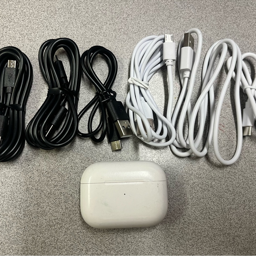 AirPods Pro Case + 10000 mAh Power Bank & Cables